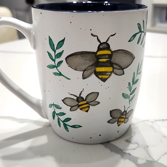 "Busy Bee" Ceramic Coffee Mug, NWT 🎉🤍💛🖤 - Picture 7 of 7